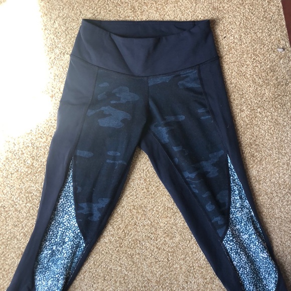 Lululemon cropped blue pattern leggings - Picture 2 of 5